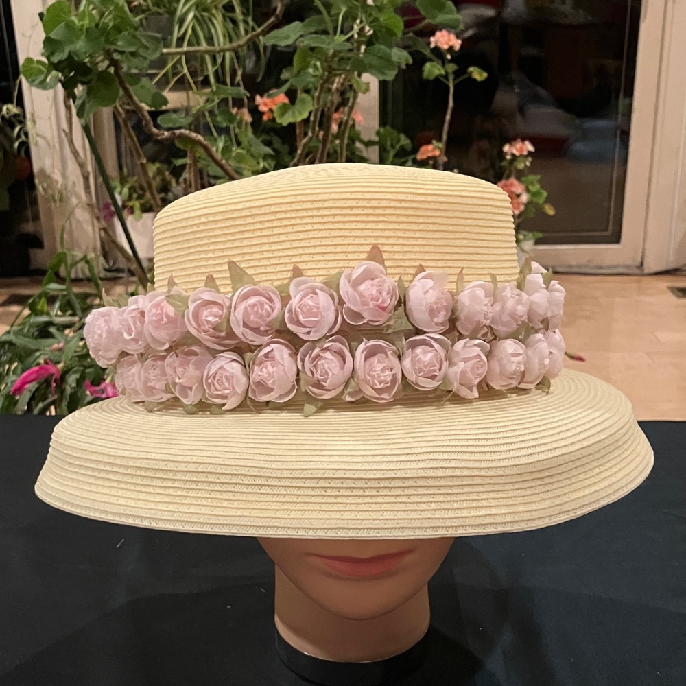 Chic Cream Hat with Pink Floral Detail